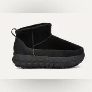 NWOT UGG Venture Daze Ultra Mini Cozy boots Black W10 M11
